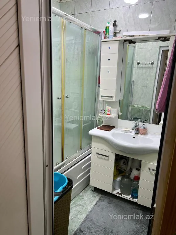 Satılır 4 otaqlı köhnə tikili 130 m²