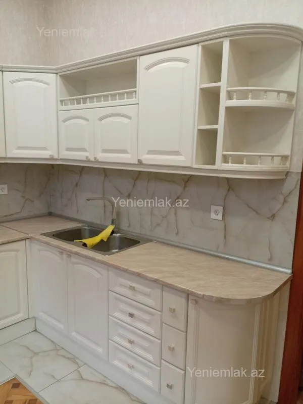 Satılır 3 otaqlı köhnə tikili 80 m²