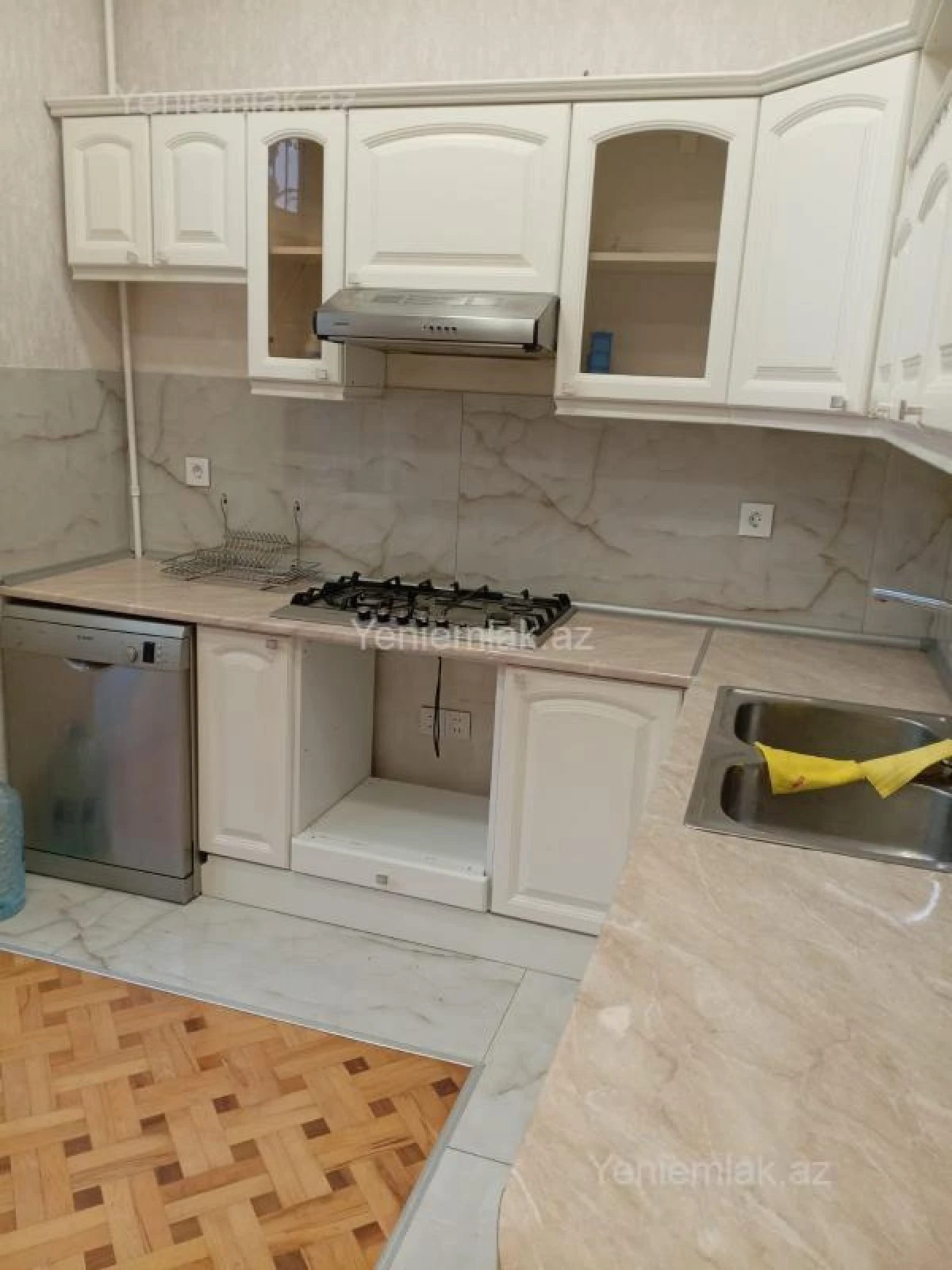 Satılır 3 otaqlı köhnə tikili 80 m²