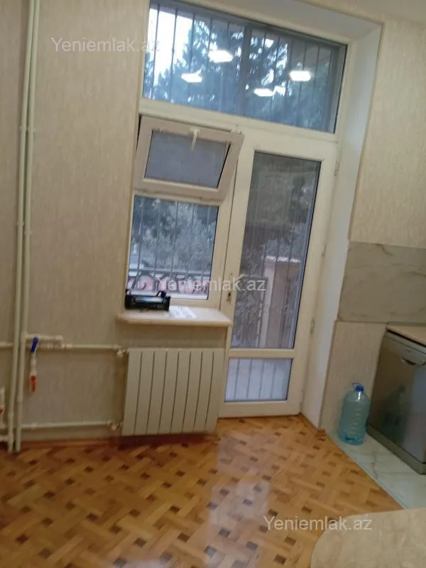 Satılır 3 otaqlı köhnə tikili 80 m²