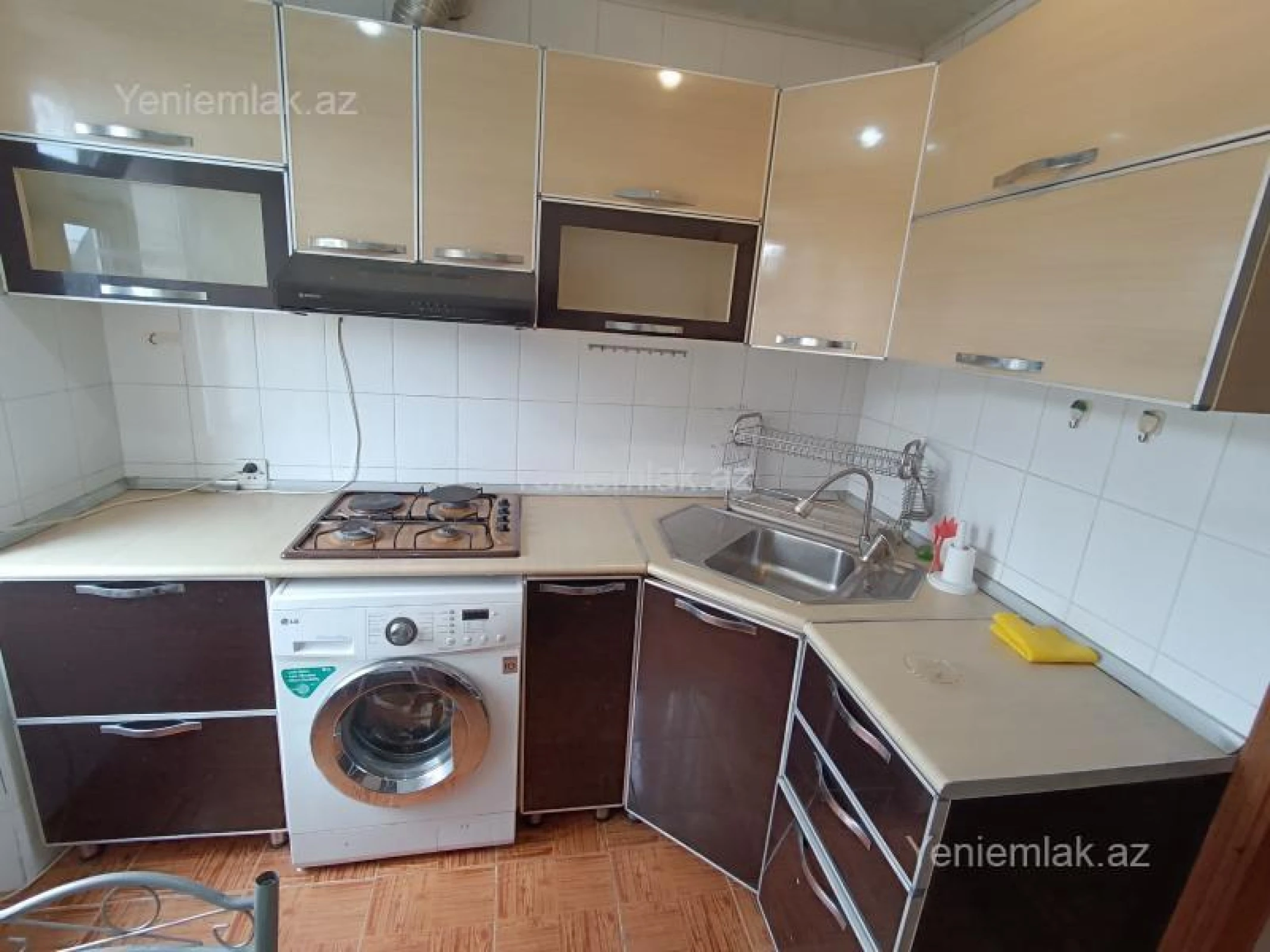 Satılır 4 otaqlı köhnə tikili 85 m²