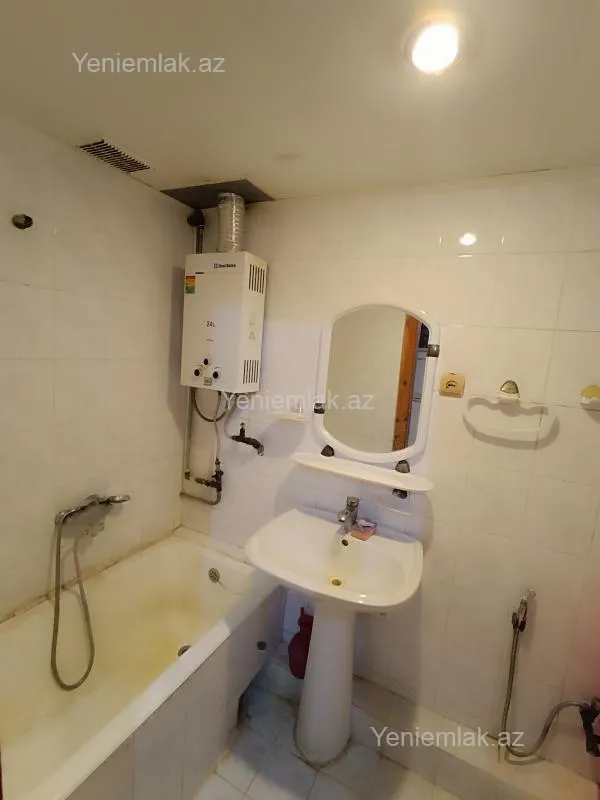 Satılır 4 otaqlı köhnə tikili 85 m²