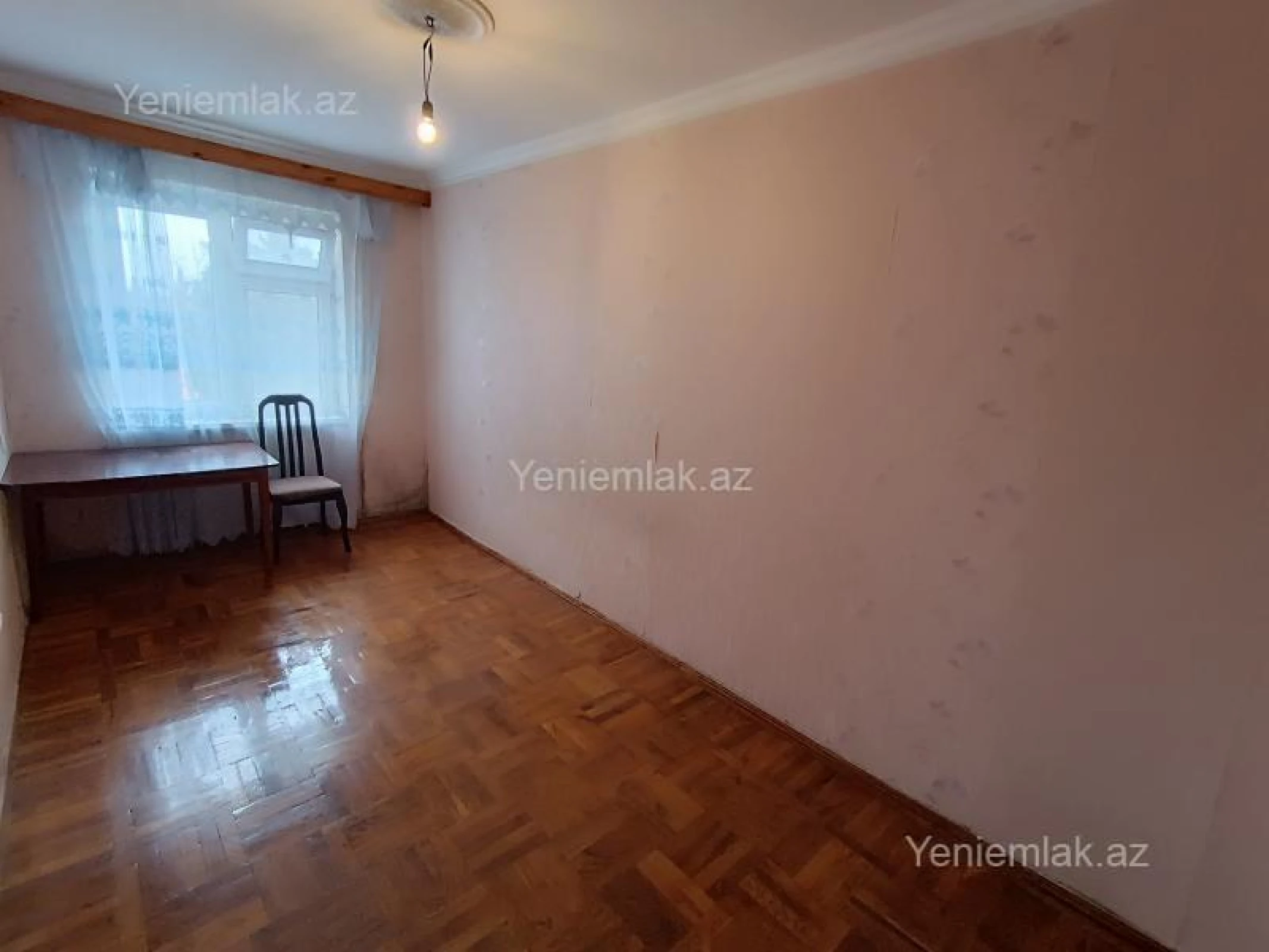Satılır 4 otaqlı köhnə tikili 85 m²