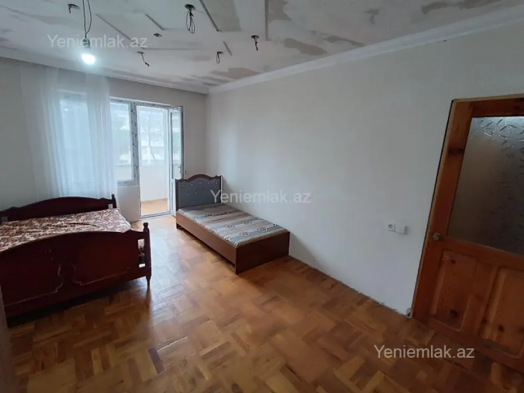 Satılır 4 otaqlı köhnə tikili 85 m²