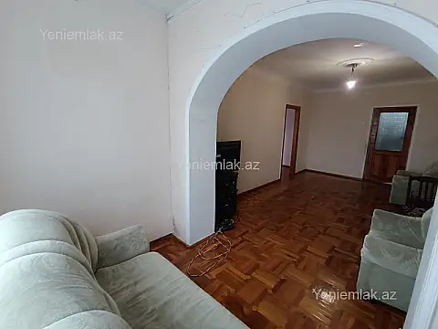 Satılır 4 otaqlı köhnə tikili 85 m²