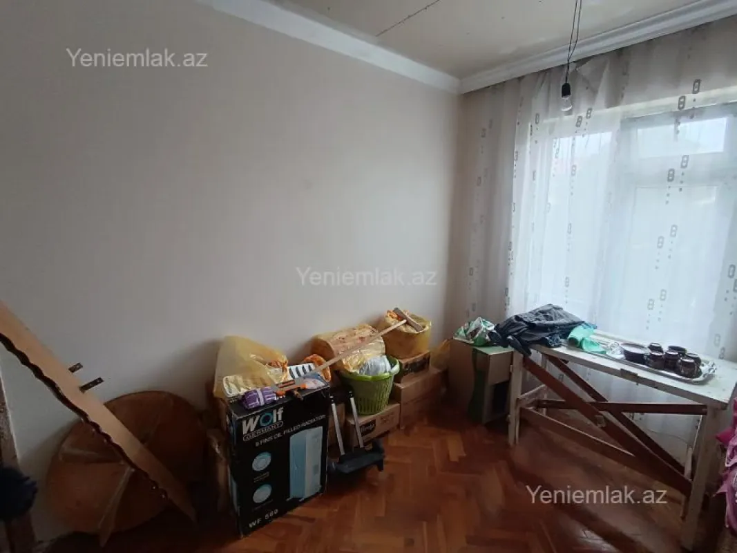 Satılır 4 otaqlı köhnə tikili 85 m²