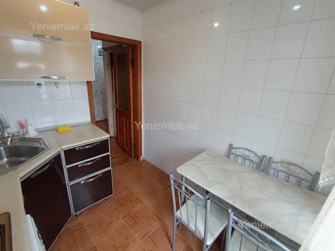 Satılır 4 otaqlı köhnə tikili 85 m²