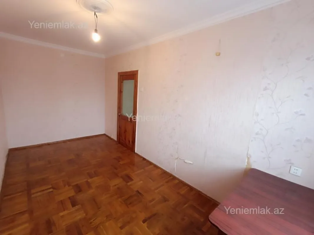 Satılır 4 otaqlı köhnə tikili 85 m²