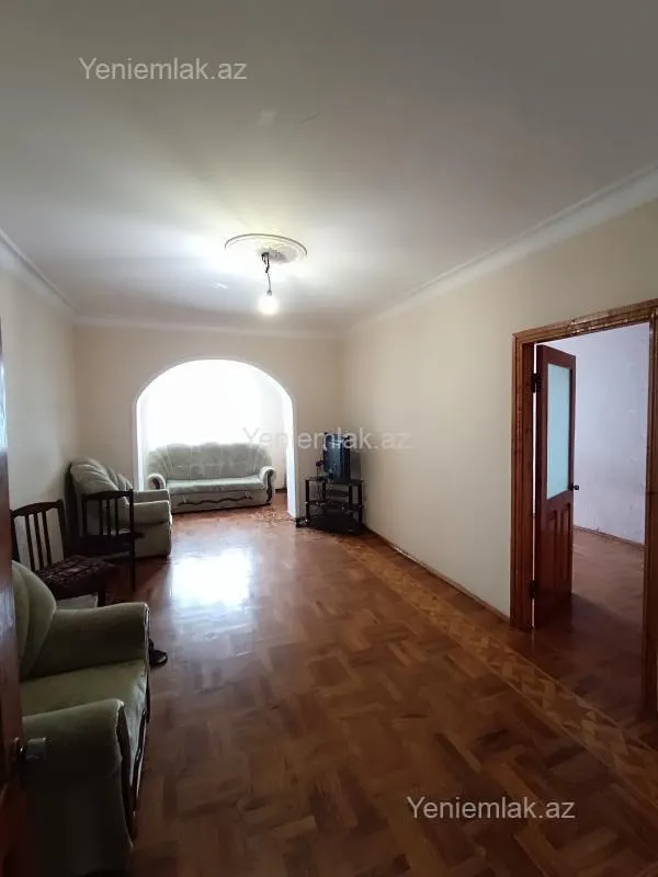 Satılır 4 otaqlı köhnə tikili 85 m²