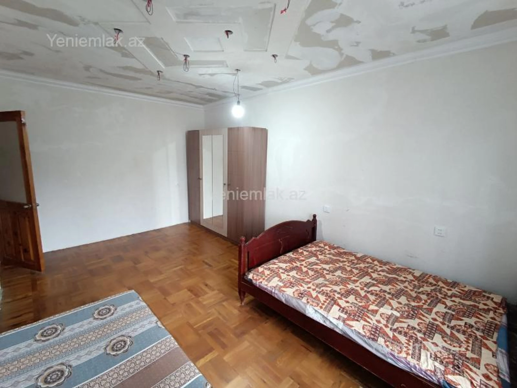 Satılır 4 otaqlı köhnə tikili 85 m²