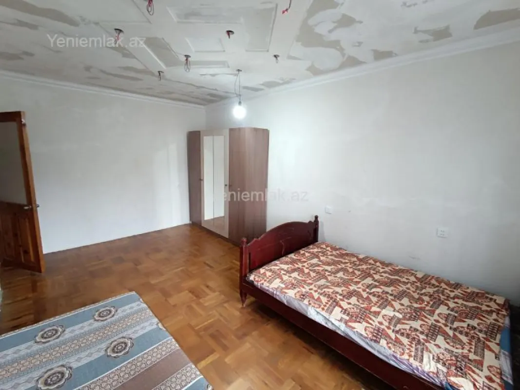 Satılır 4 otaqlı köhnə tikili 85 m²