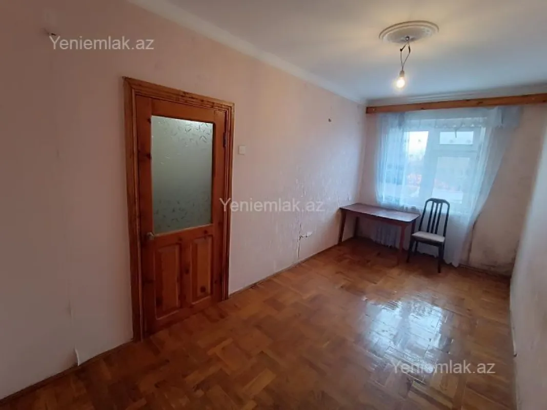 Satılır 4 otaqlı köhnə tikili 85 m²