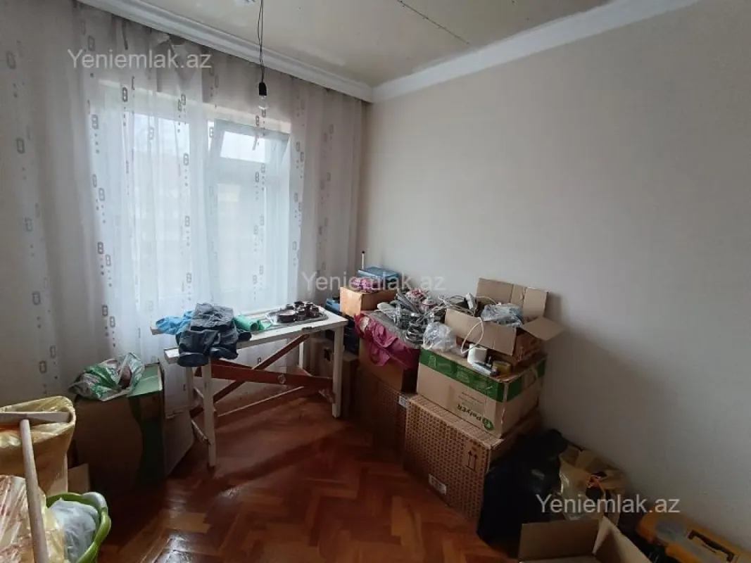 Satılır 4 otaqlı köhnə tikili 85 m²