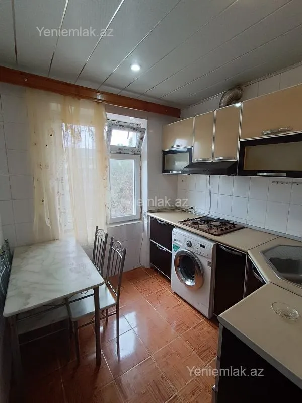 Satılır 4 otaqlı köhnə tikili 85 m²
