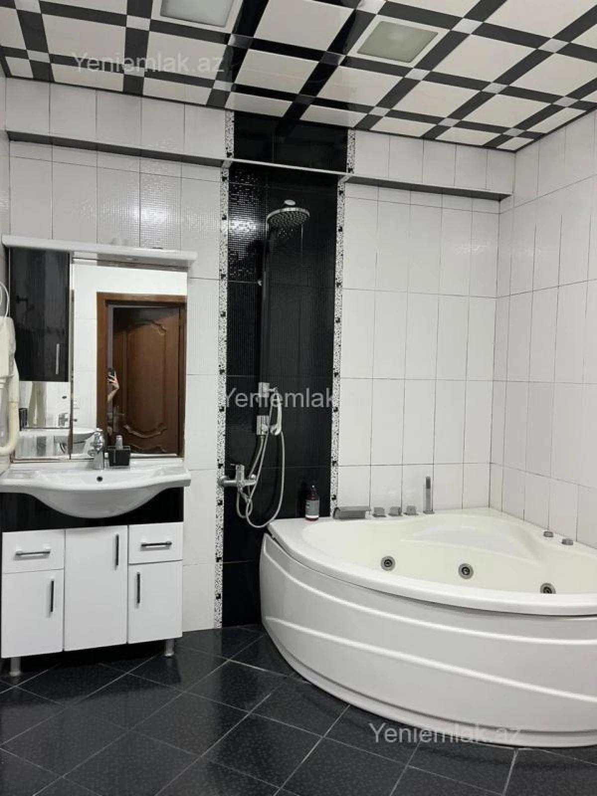 Satılır 3 otaqlı yeni tikili 125 m²