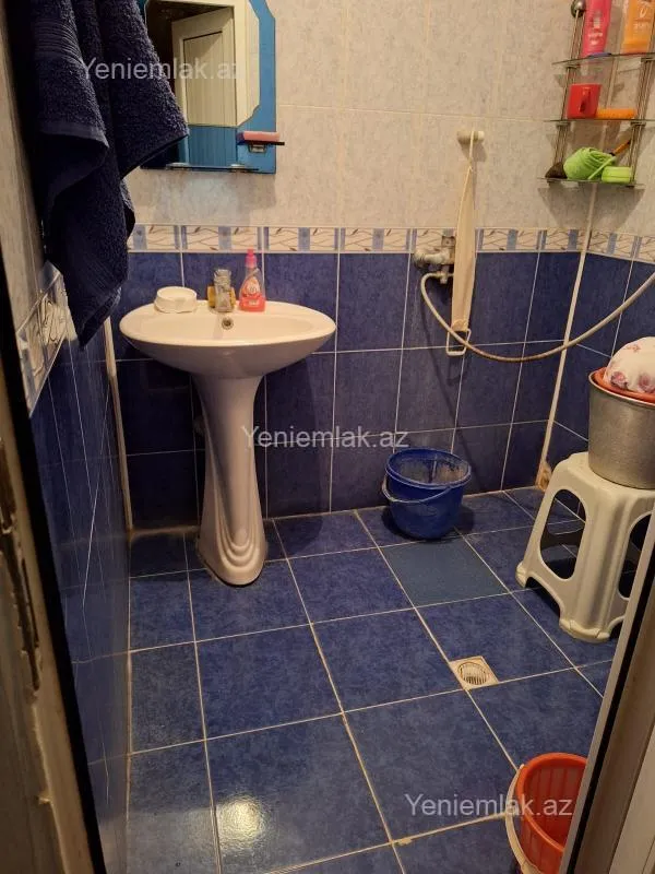 Satılır 2 otaqlı köhnə tikili 65 m²