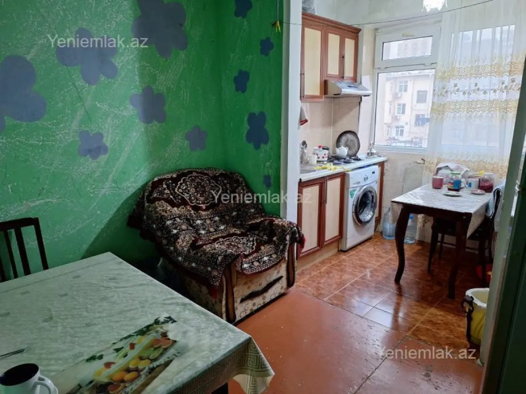 Satılır 2 otaqlı köhnə tikili 65 m²