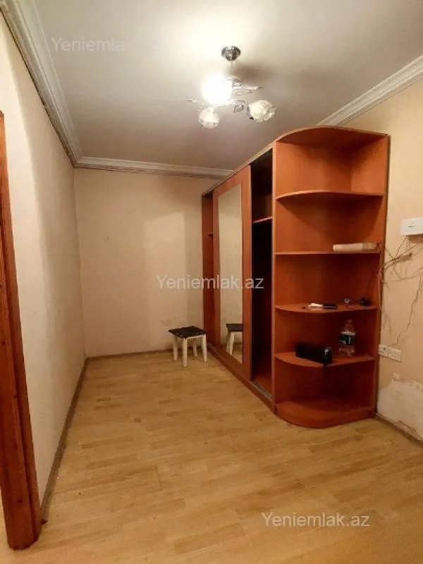 Satılır 2 otaqlı köhnə tikili 65 m²