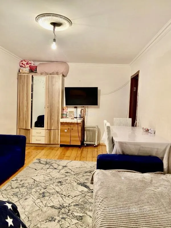 Satılır 1 otaqlı köhnə tikili 33 m²