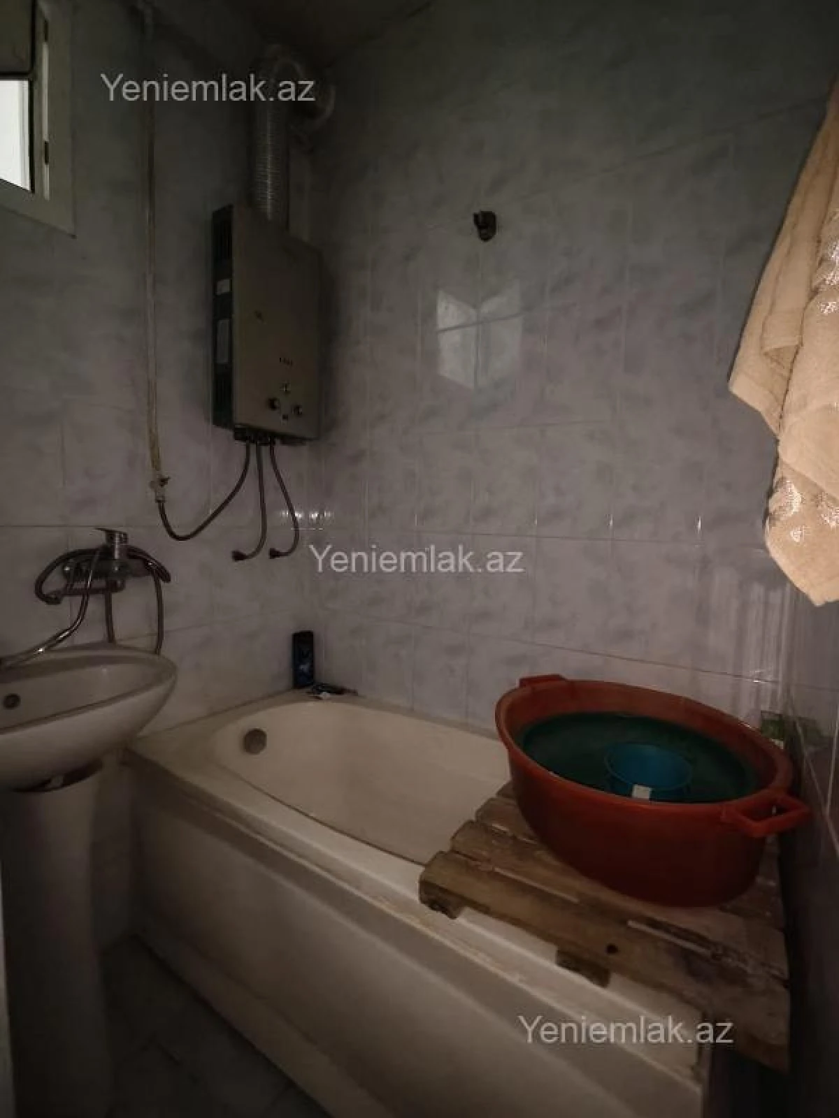 Satılır 4 otaqlı köhnə tikili 92 m²