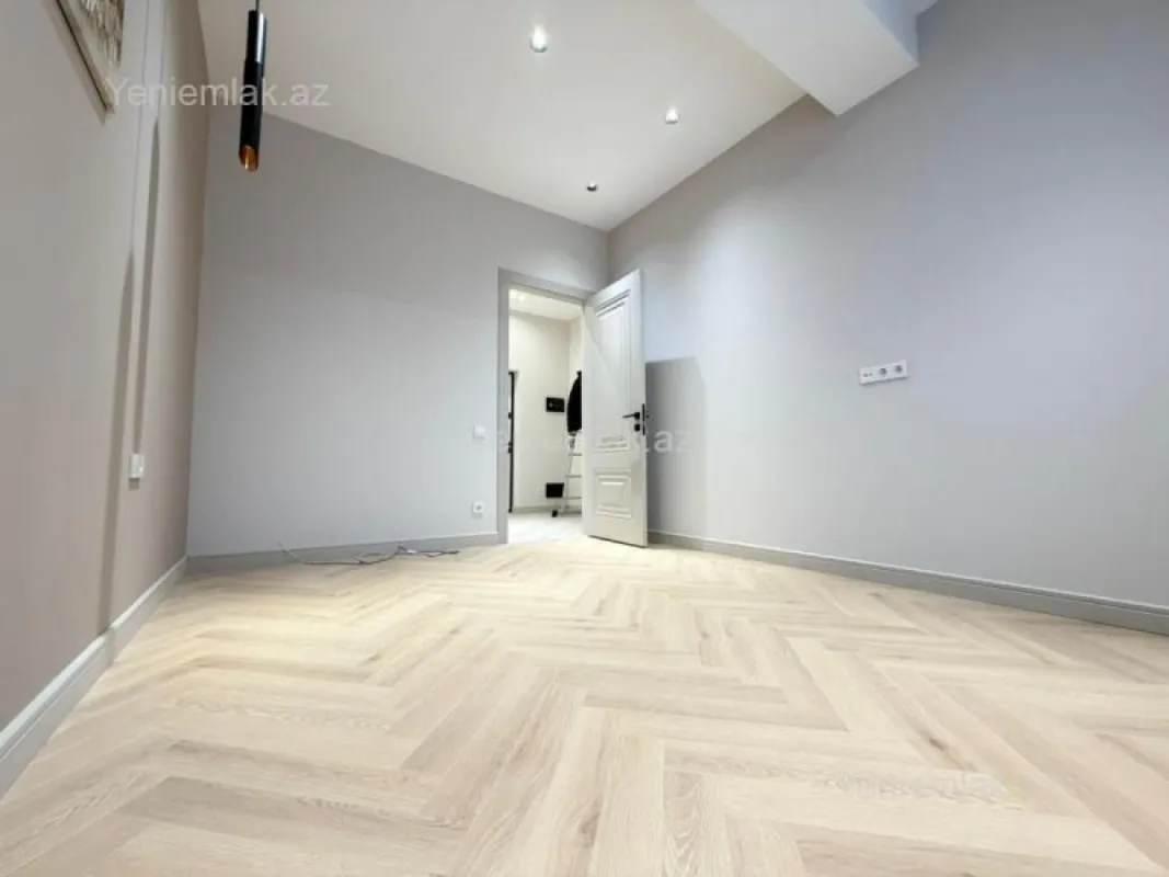 Satılır 2 otaqlı yeni tikili 80 m²