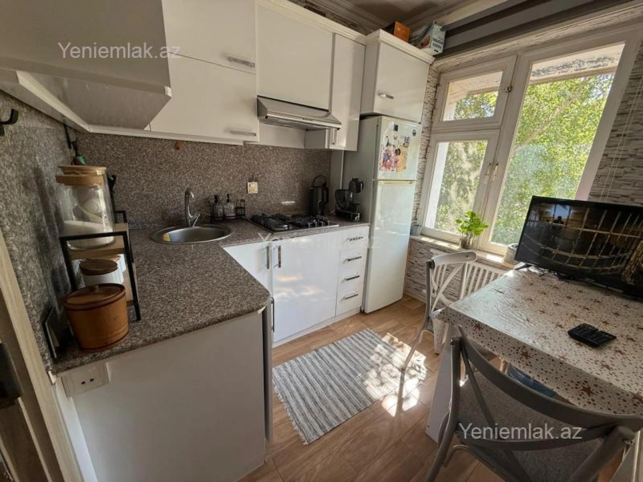 Satılır 3 otaqlı köhnə tikili 90 m²