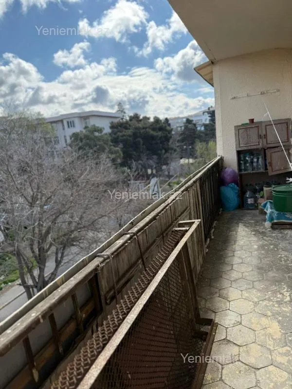 Satılır 5 otaqlı köhnə tikili 120 m²