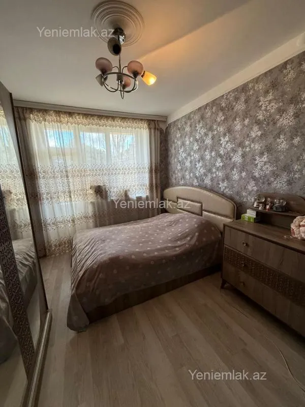 Satılır 5 otaqlı köhnə tikili 120 m²