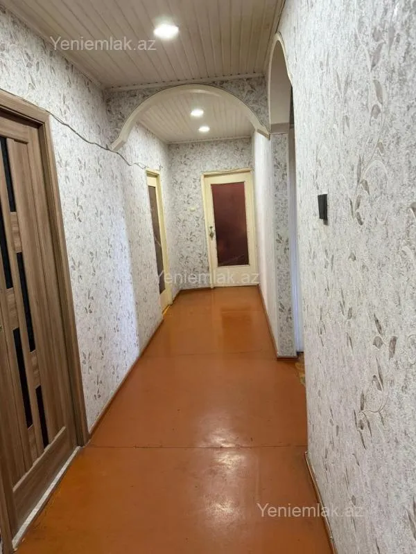 Satılır 5 otaqlı köhnə tikili 120 m²