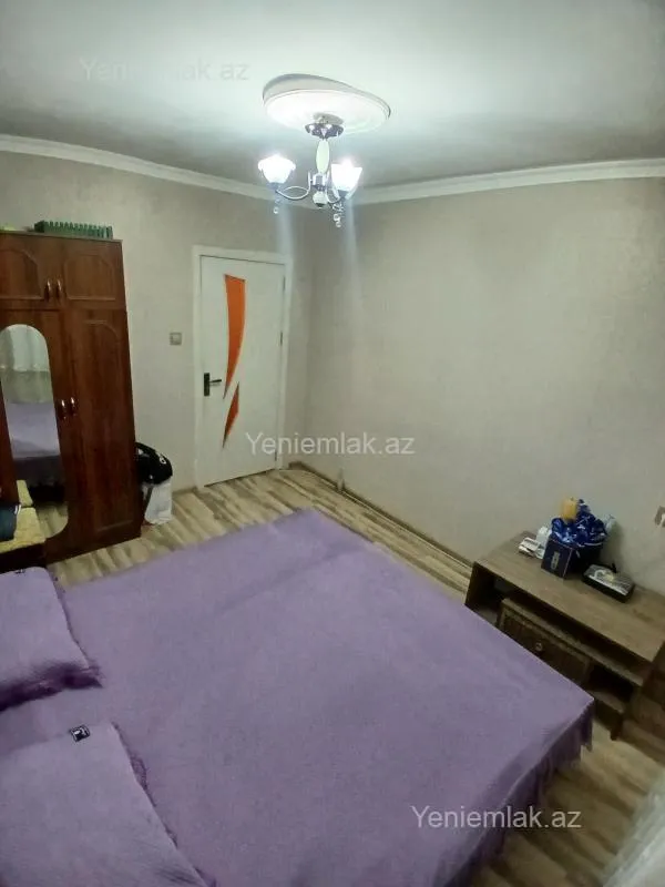 Satılır 4 otaqlı köhnə tikili 100 m²
