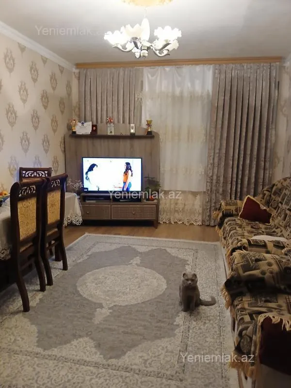 Satılır 4 otaqlı köhnə tikili 100 m²