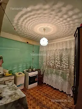 Satılır 4 otaqlı köhnə tikili 100 m²