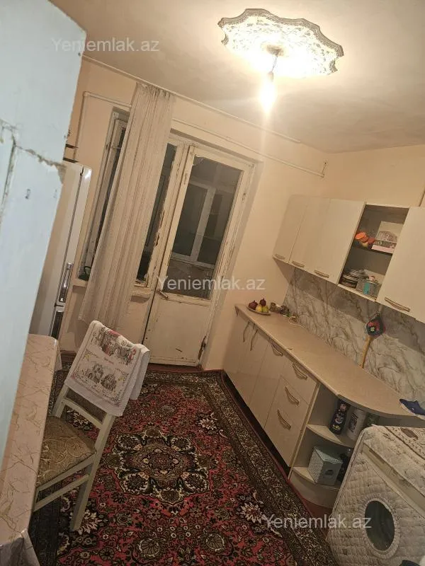 Satılır 2 otaqlı köhnə tikili 65 m²