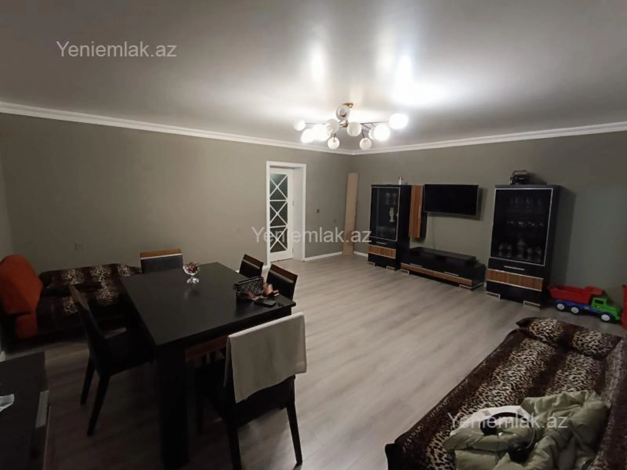 Satılır 3 otaqlı köhnə tikili 95 m²