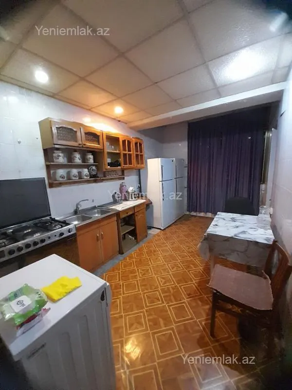 Satılır 4 otaqlı köhnə tikili 100 m²