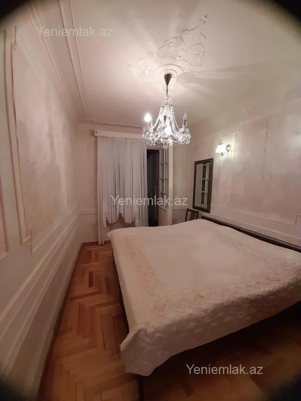 Satılır 4 otaqlı köhnə tikili 100 m²