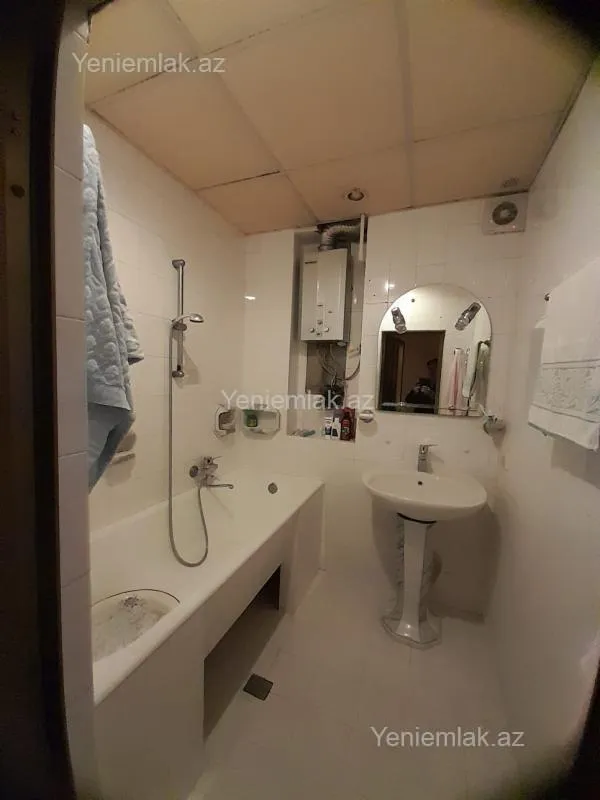 Satılır 4 otaqlı köhnə tikili 100 m²