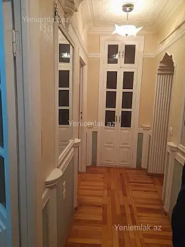 Satılır 4 otaqlı köhnə tikili 100 m²