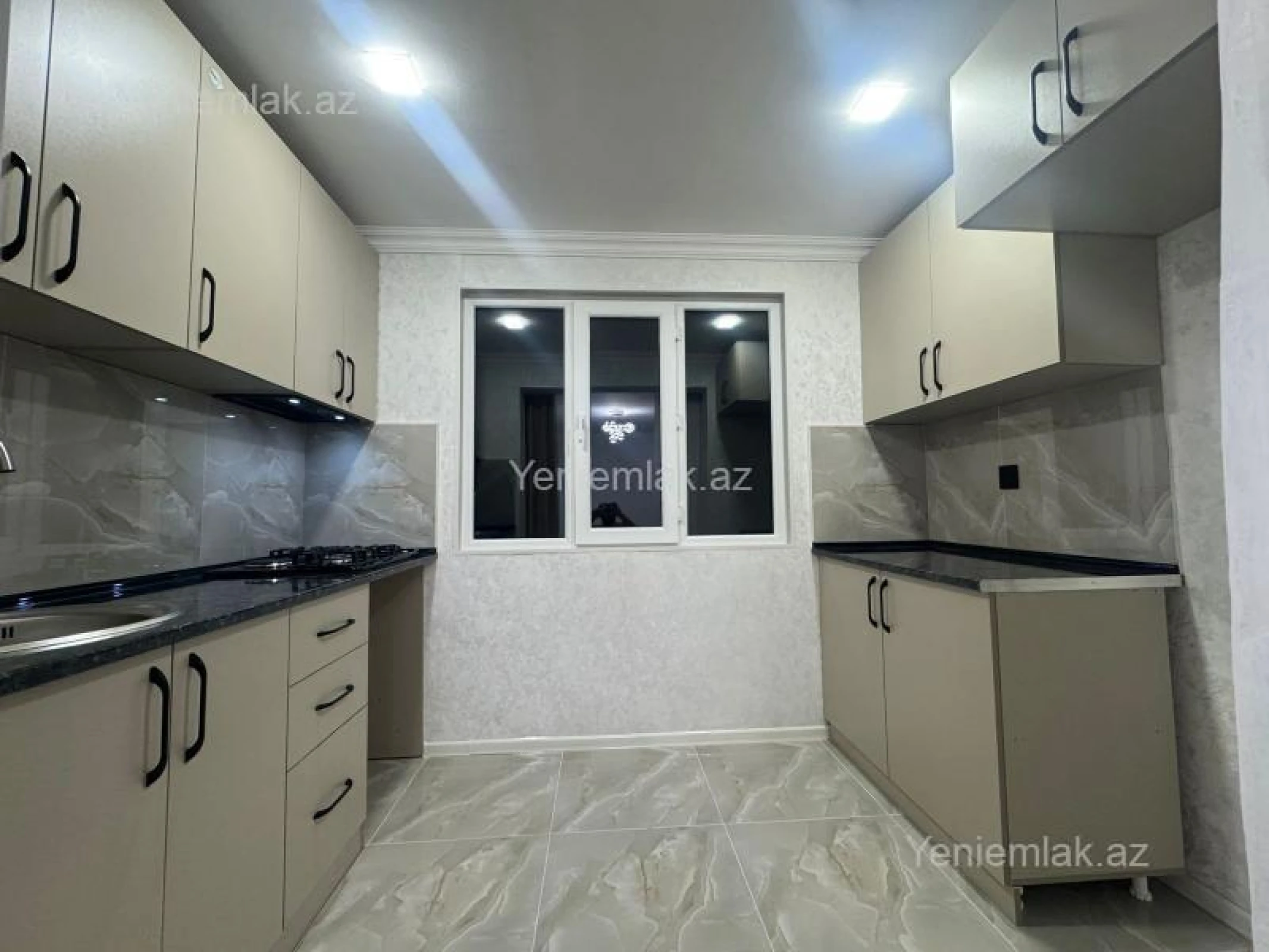 Satılır 2 otaqlı köhnə tikili 40 m²