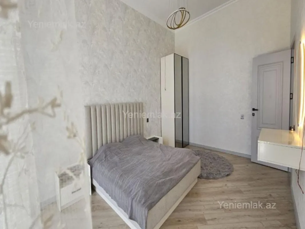 Satılır 5 otaqlı həyət evi 250 m²