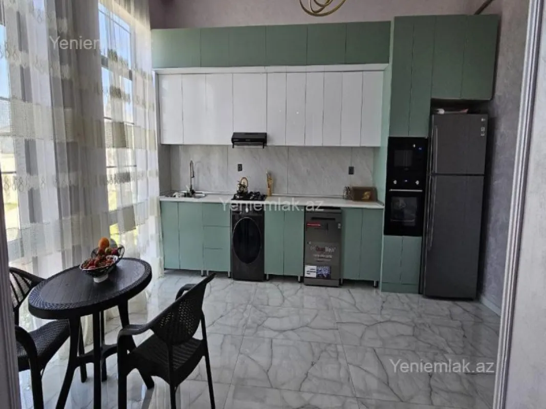 Satılır 5 otaqlı həyət evi 250 m²