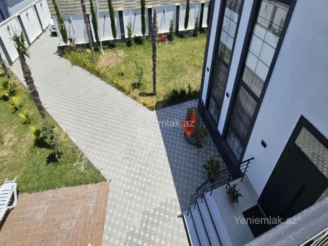 Satılır 5 otaqlı həyət evi 250 m²