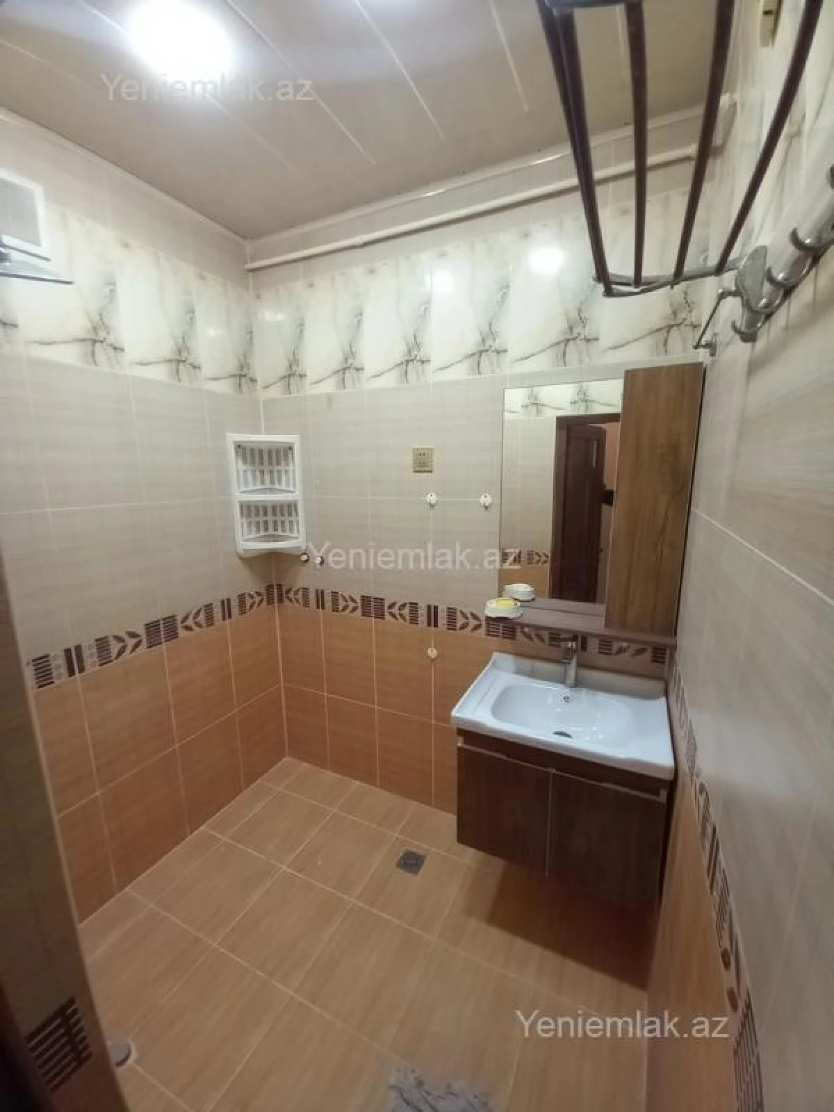 Satılır 3 otaqlı köhnə tikili 80 m²
