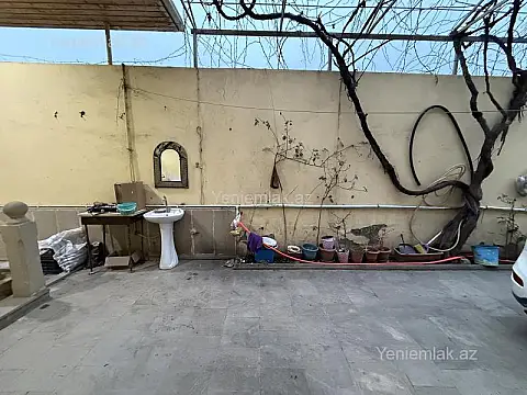 Satılır 7 otaqlı həyət evi 250 m²