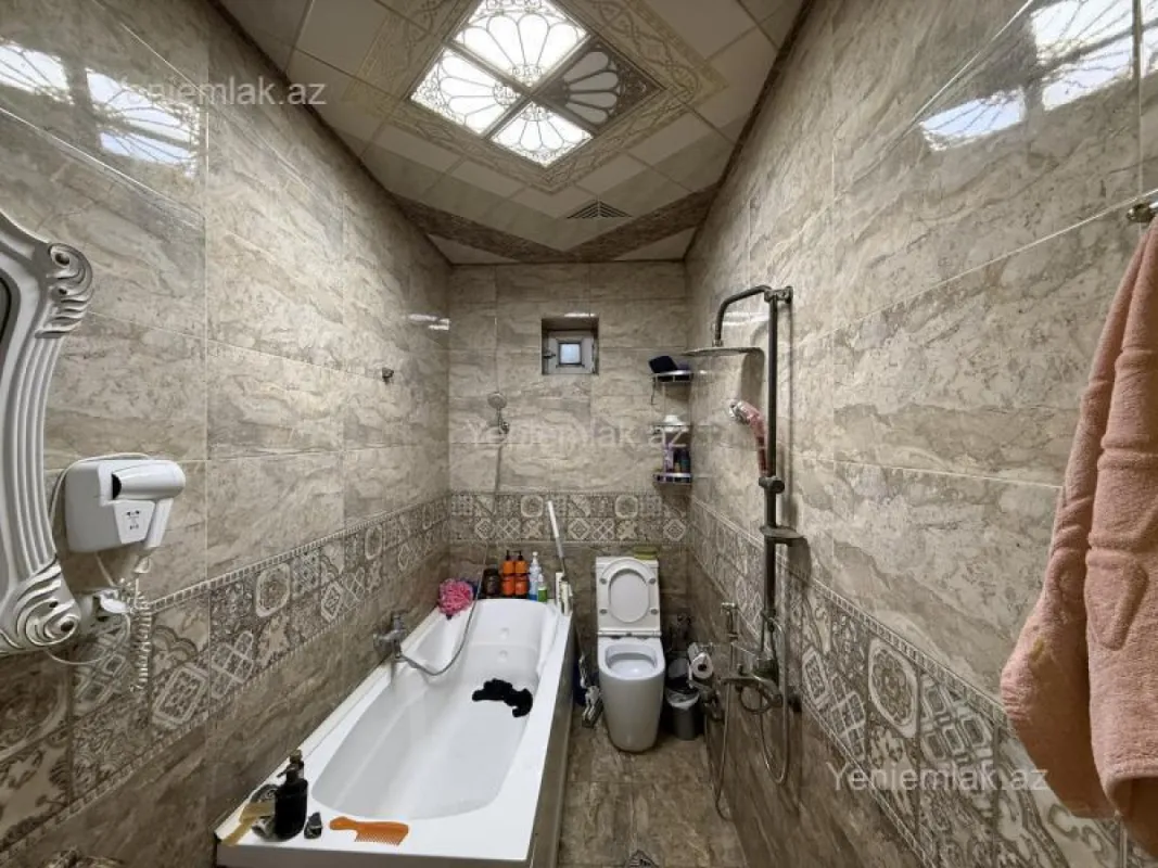 Satılır 7 otaqlı həyət evi 250 m²