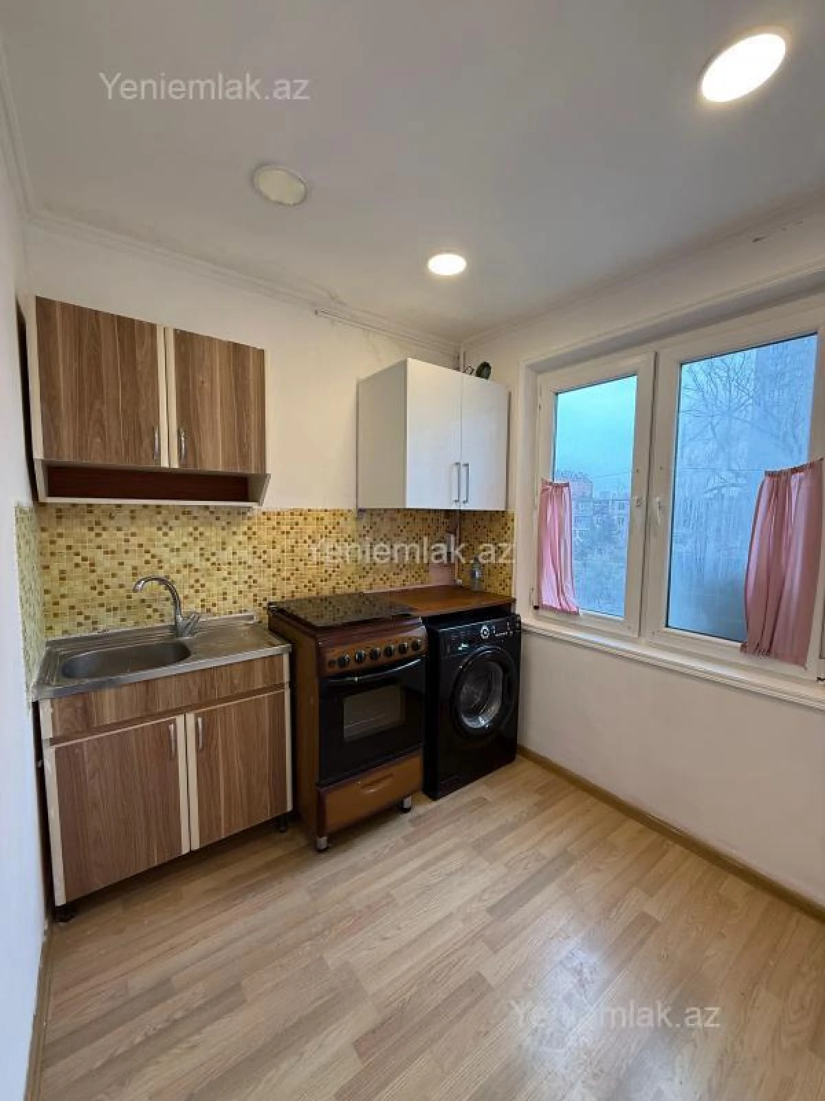 Satılır 2 otaqlı köhnə tikili 55 m²