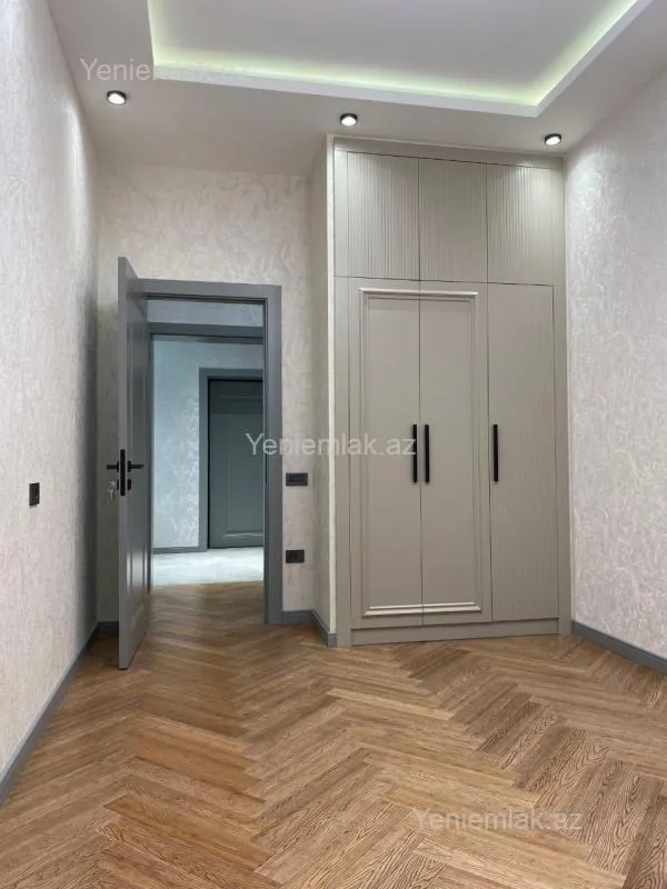 Satılır 2 otaqlı yeni tikili 70 m²