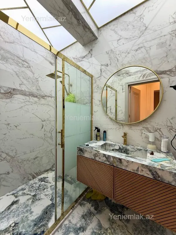 Satılır 3 otaqlı yeni tikili 125 m²