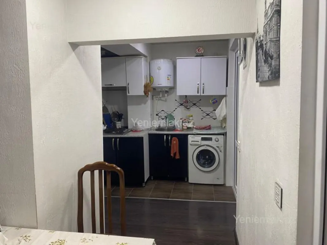Satılır 4 otaqlı köhnə tikili 120 m²