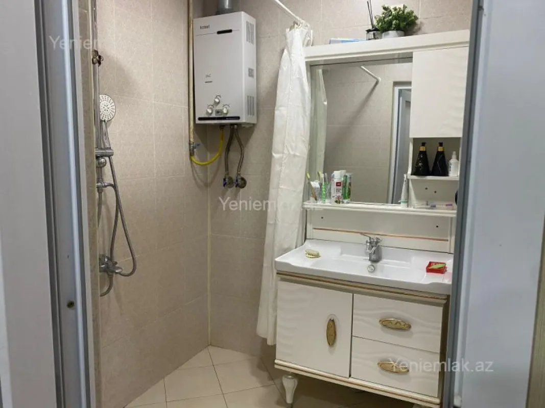 Satılır 4 otaqlı köhnə tikili 120 m²